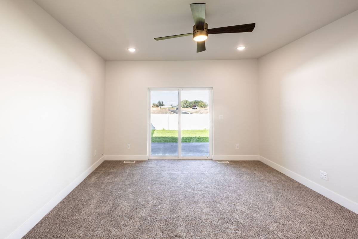 House for rent at 676 S Idaho Ave, Sugar City, ID 83448