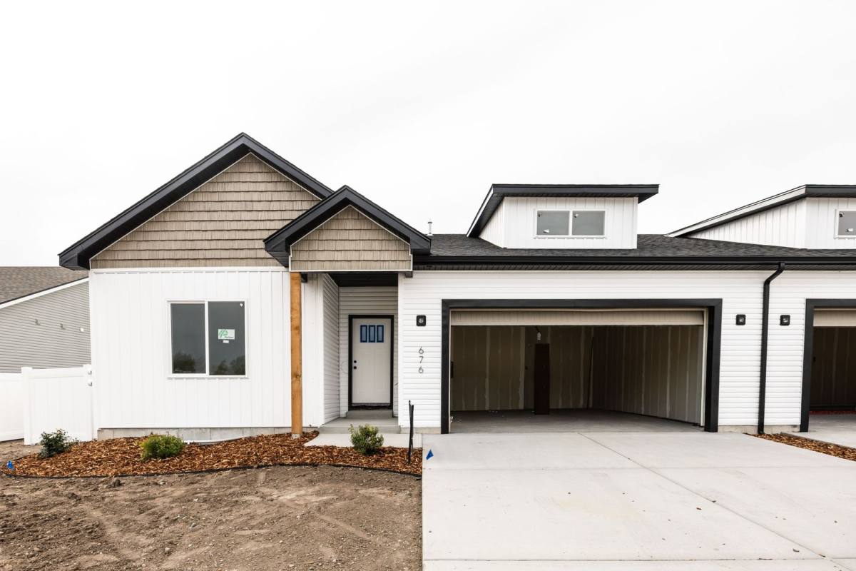 House for rent at 676 S Idaho Ave, Sugar City, ID 83448