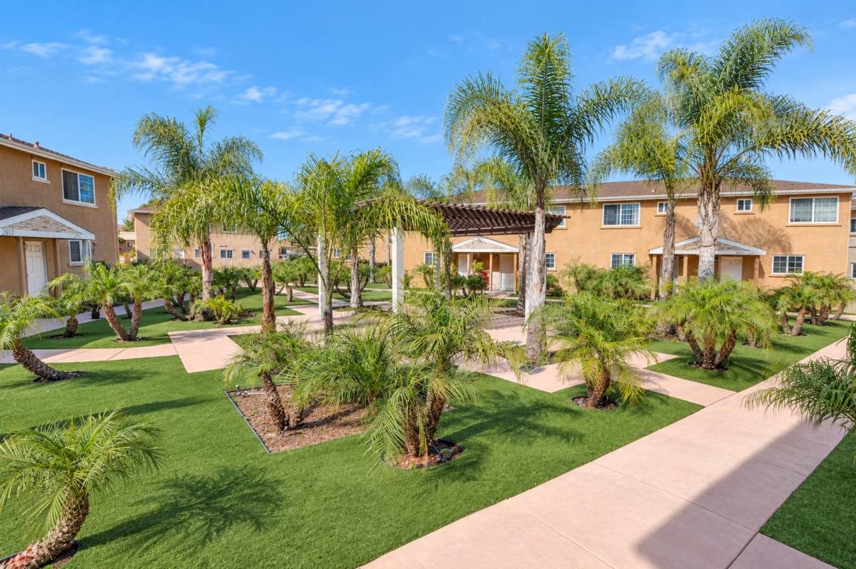 Townhouse for rent at 6962 Fulton St, San Diego, CA 92111