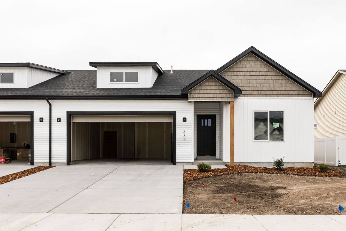 House for rent at 664 S Idaho Ave, Sugar City, ID 83448
