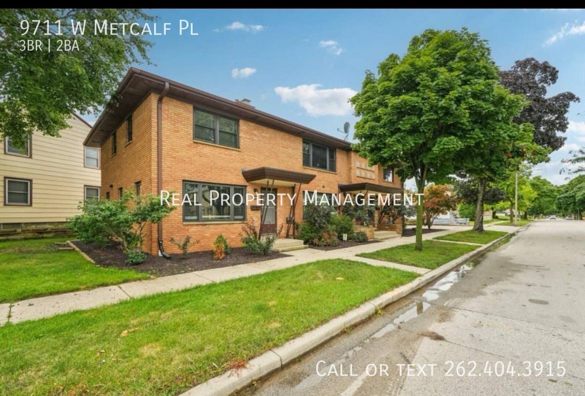 Apartment for rent at 9711 W Metcalf Place, Milwaukee, WI 53222