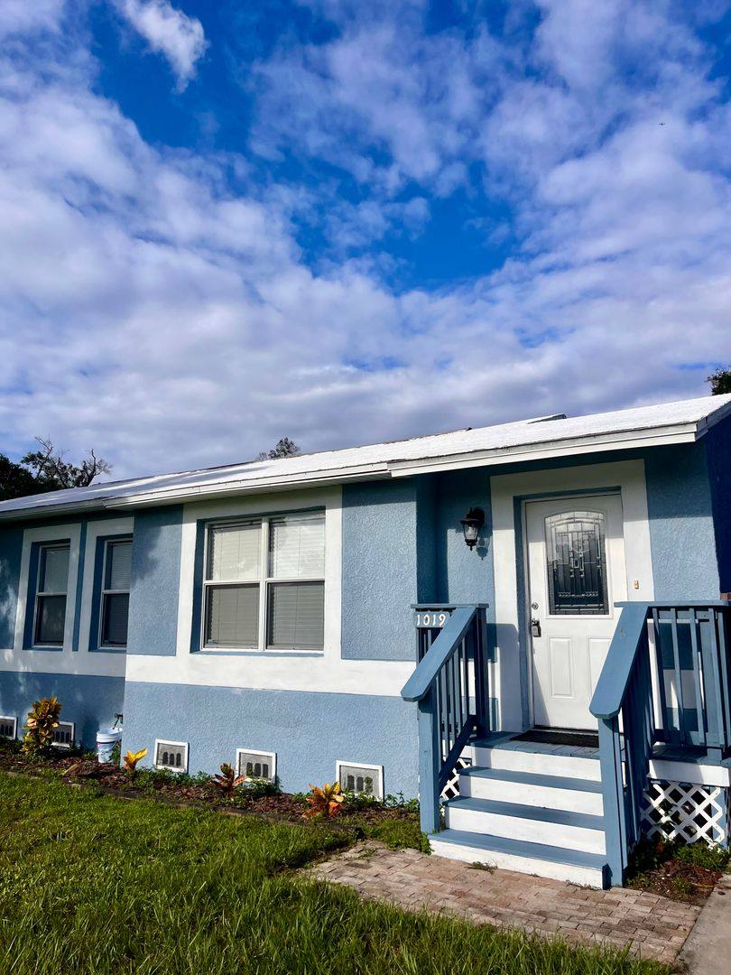 Apartment for rent at 1019 W Berry Ave, Tampa, FL 33603