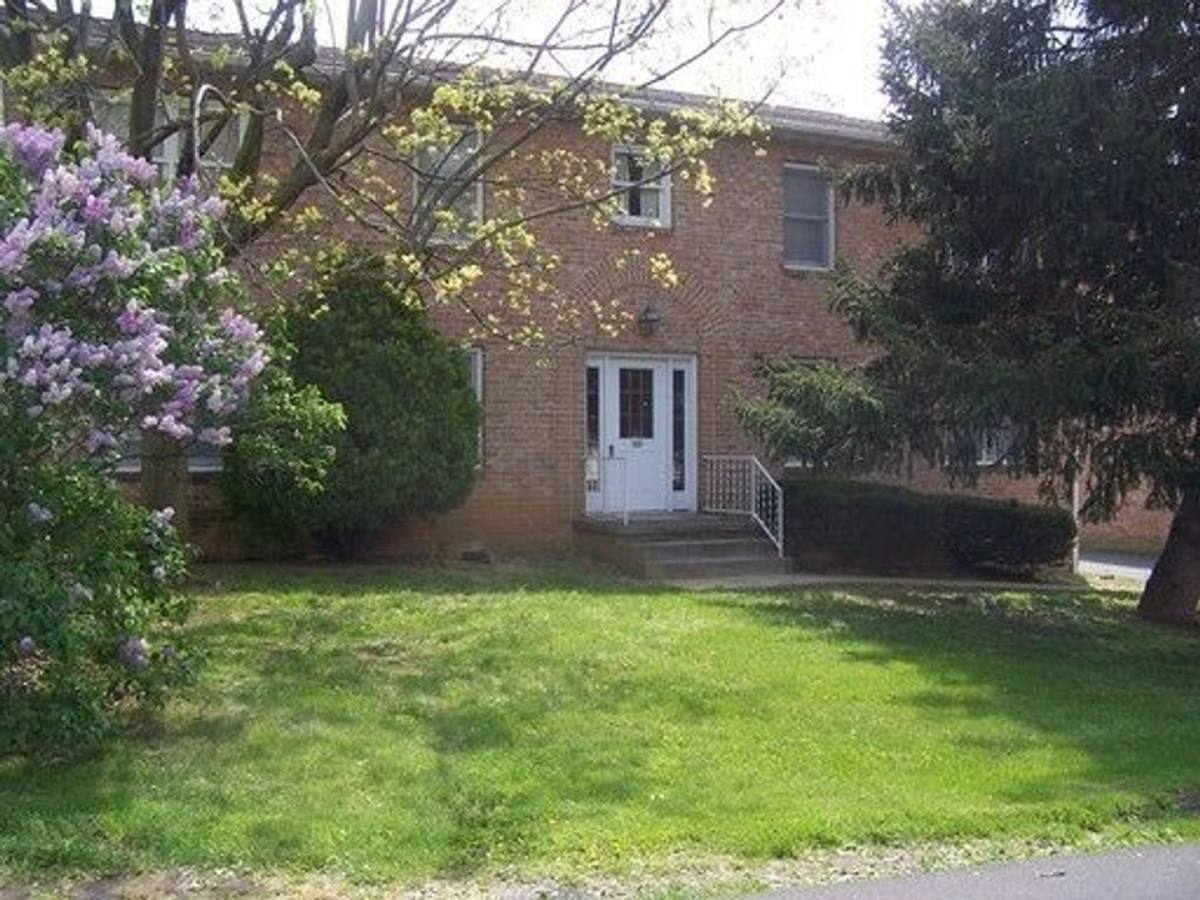 Apartment for rent at 122 Jackson Place, Martinsburg, WV 25401