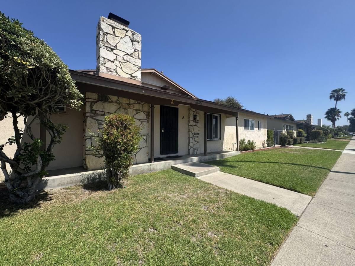Apartment for rent at 2031 E Almont Ave, Anaheim, CA 92806