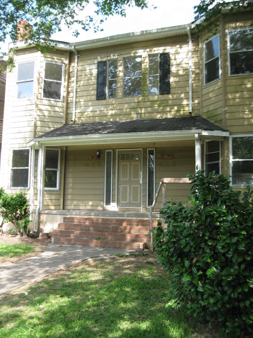 Apartment for rent at 307 309 Dinwiddie St, Portsmouth, VA 23704