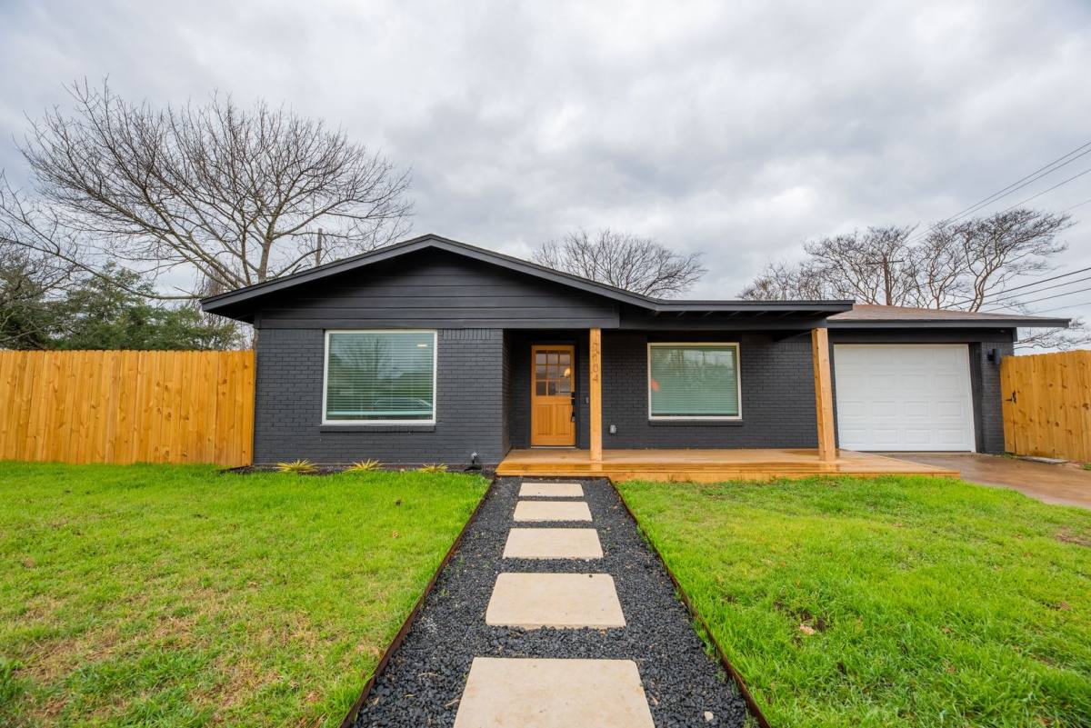 House for rent at 7104 Twin Crest Dr, Austin, TX 78752