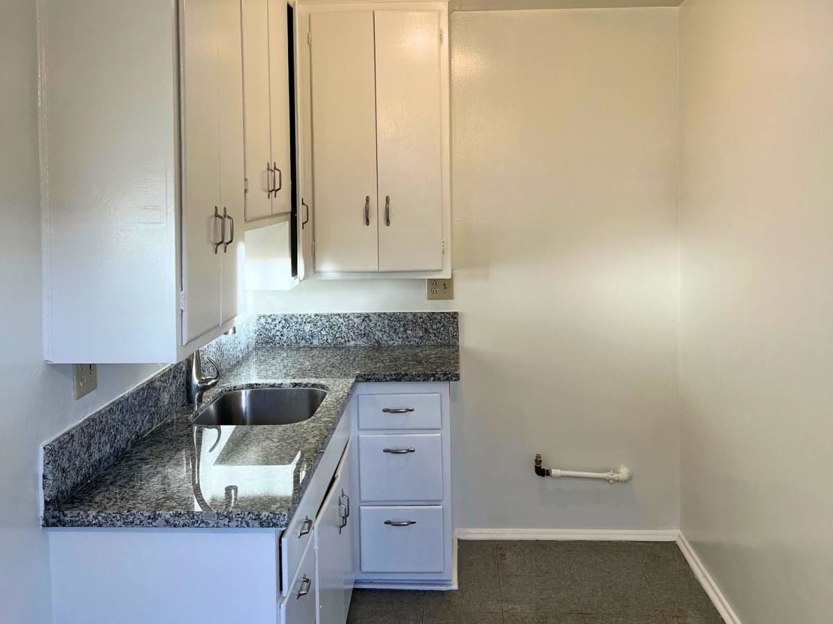 Apartment for rent at 1426-1438 W Summit St, Long Beach, CA 90810