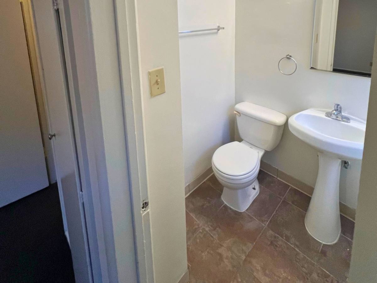 Apartment for rent at 1426-1438 W Summit St, Long Beach, CA 90810