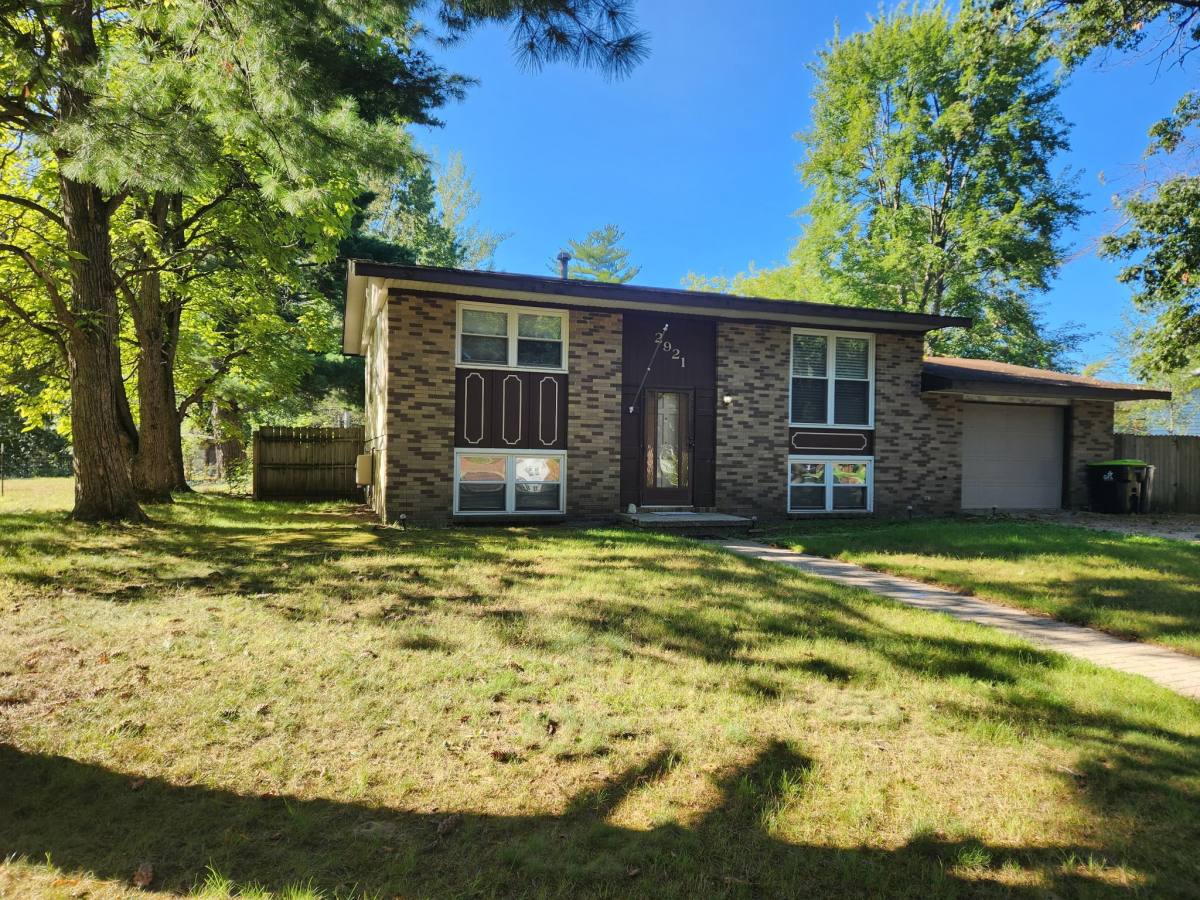 House for rent at 2921 Riggie, Midland, MI 48642