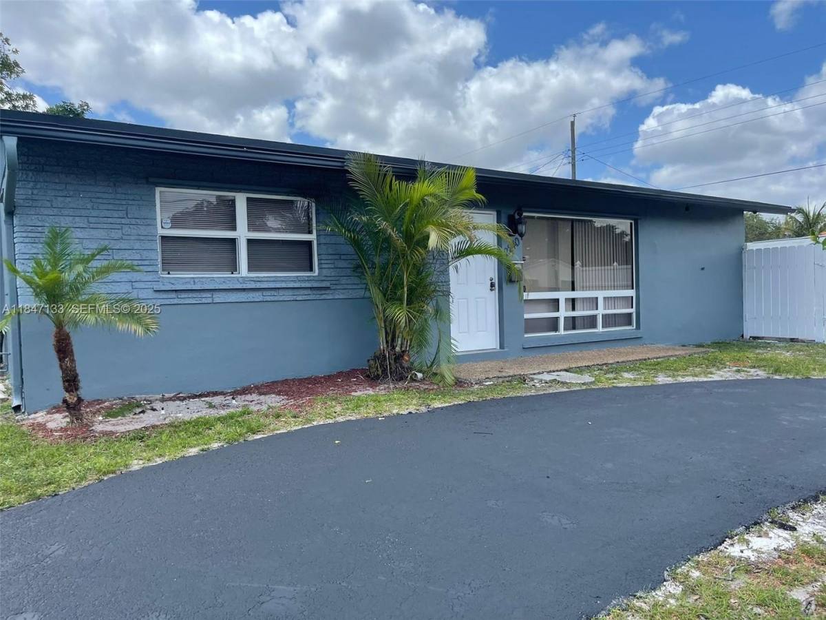 House for rent at 2240 N 57 Way, Hollywood, FL 33021