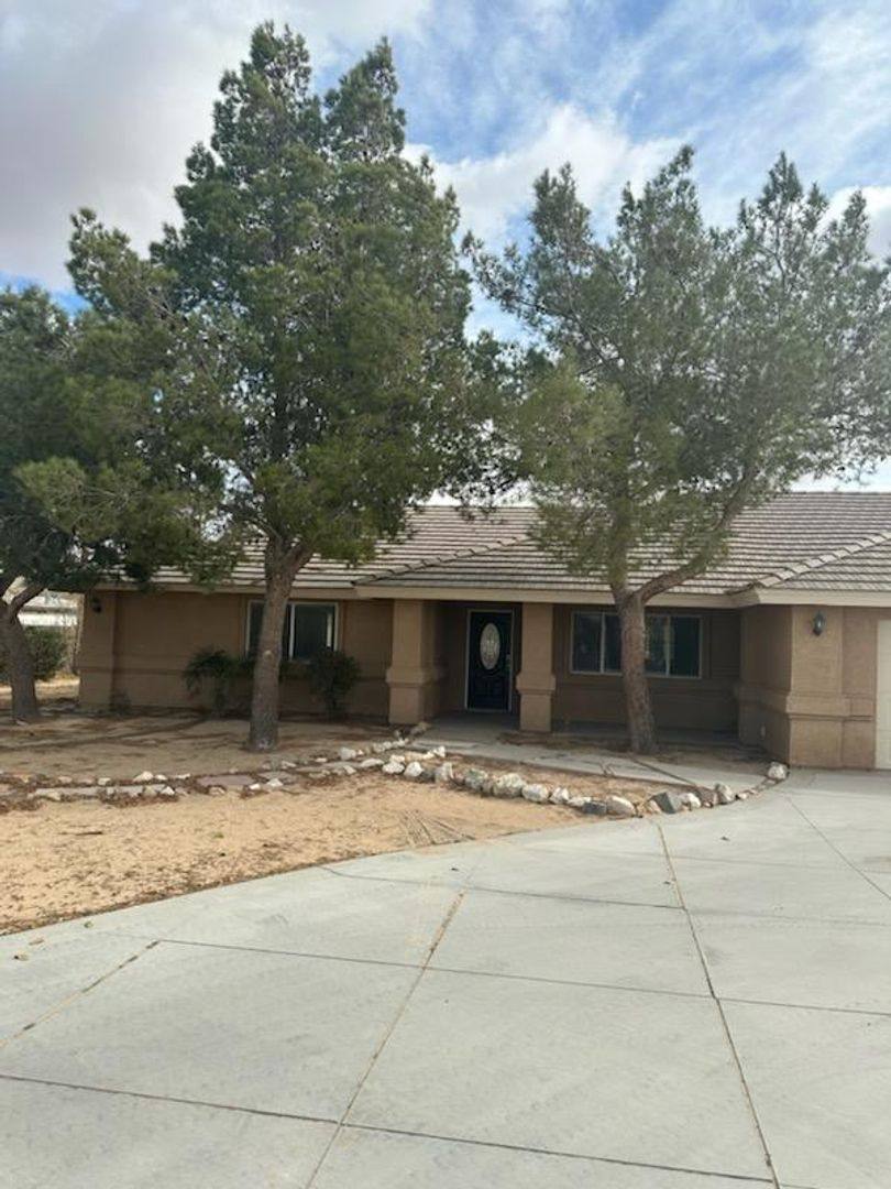 House for rent at 12033 1/2 Locust Lane, Apple Valley, CA 92308