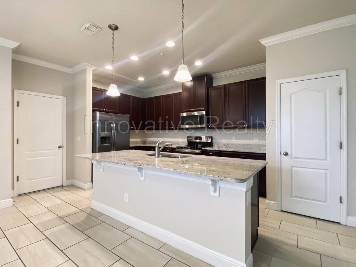 Townhouse for rent at 7640 Aloma Pines Court, Winter Park, FL 32792