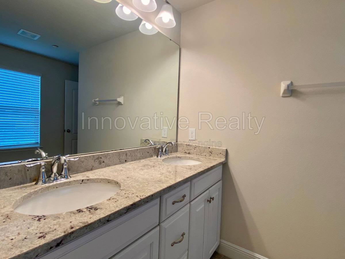 Townhouse for rent at 7640 Aloma Pines Court, Winter Park, FL 32792