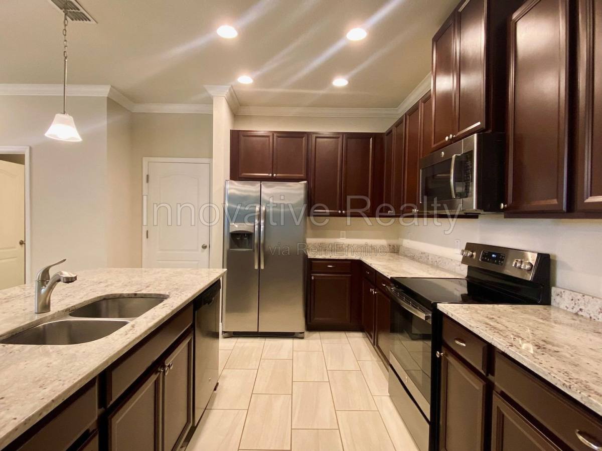 Townhouse for rent at 7640 Aloma Pines Court, Winter Park, FL 32792