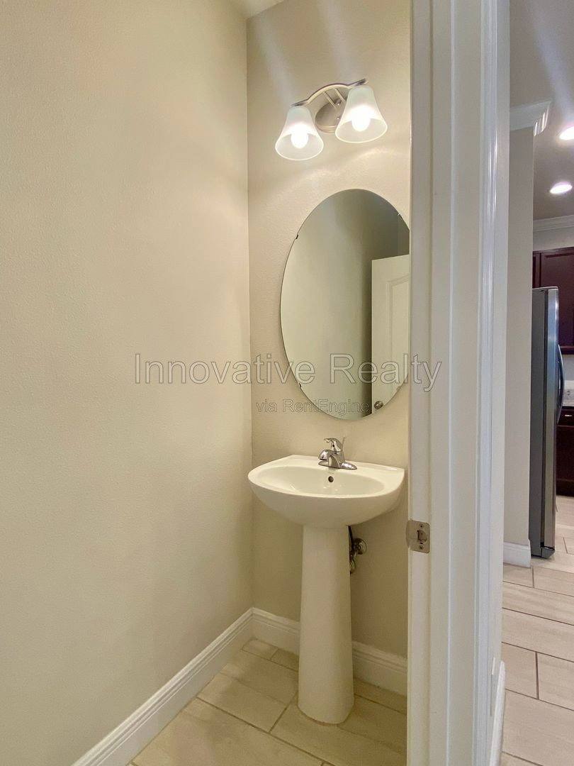 Townhouse for rent at 7640 Aloma Pines Court, Winter Park, FL 32792