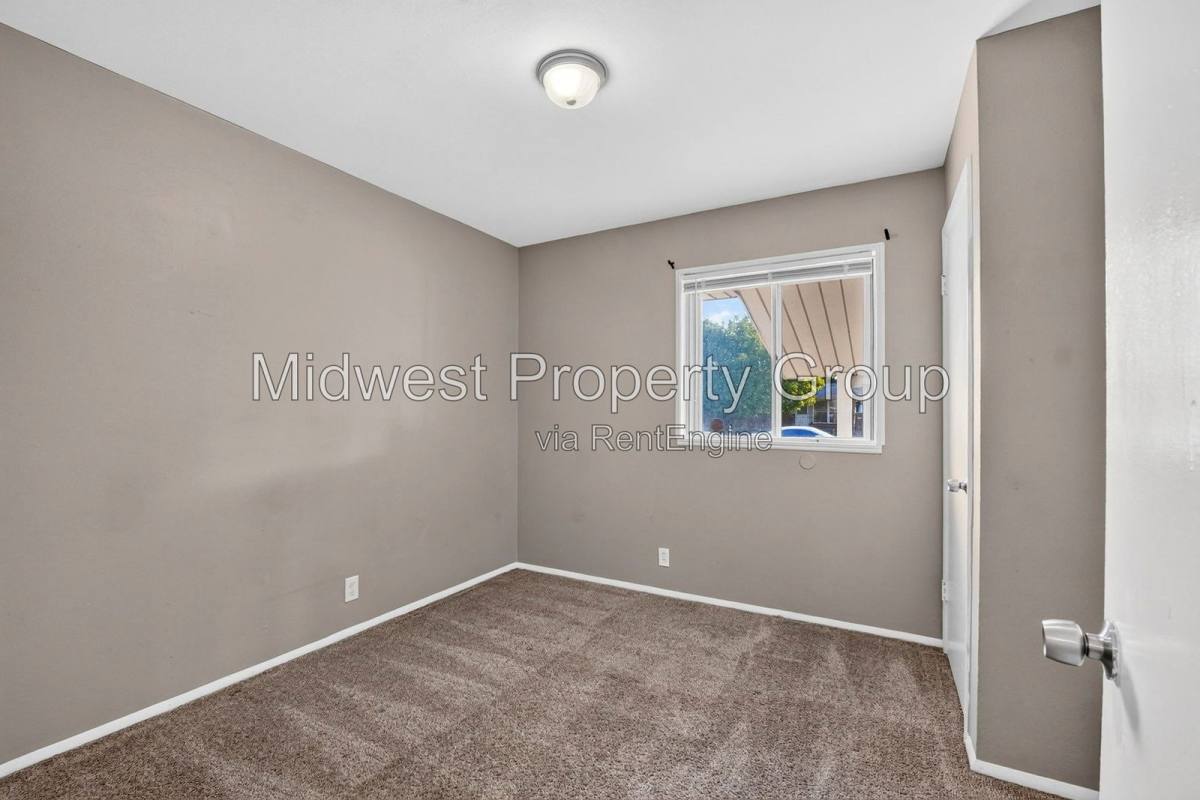 House for rent at 727 Shepley Dr, St. Louis, MO 63137