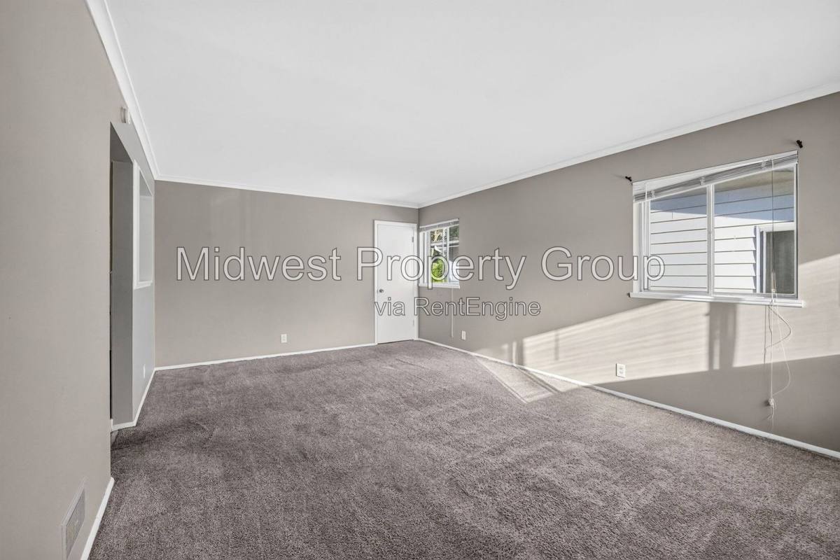 House for rent at 727 Shepley Dr, St. Louis, MO 63137