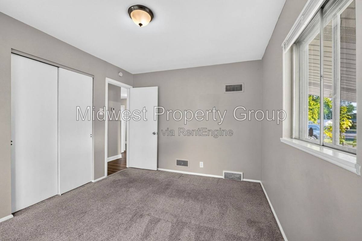 House for rent at 727 Shepley Dr, St. Louis, MO 63137