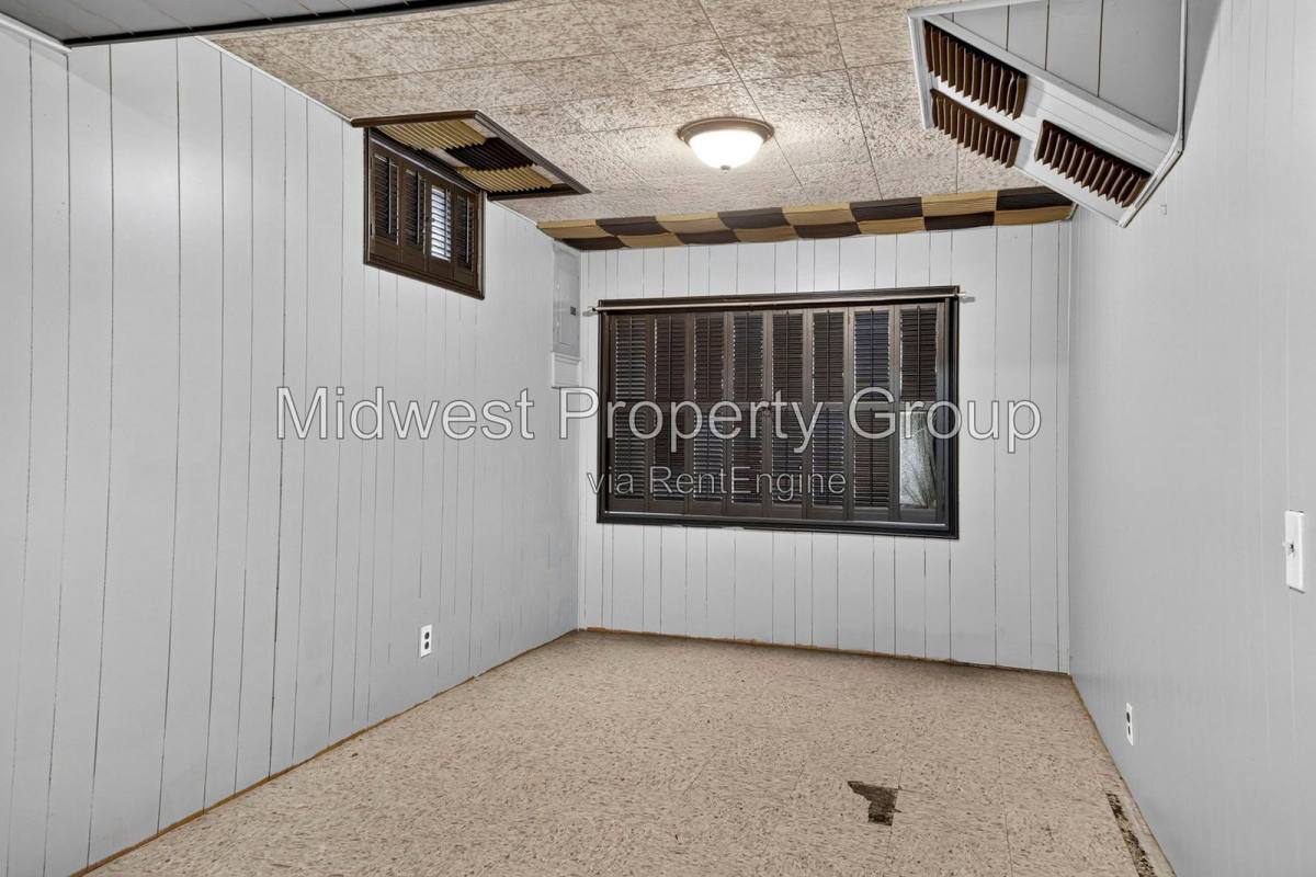 House for rent at 727 Shepley Dr, St. Louis, MO 63137