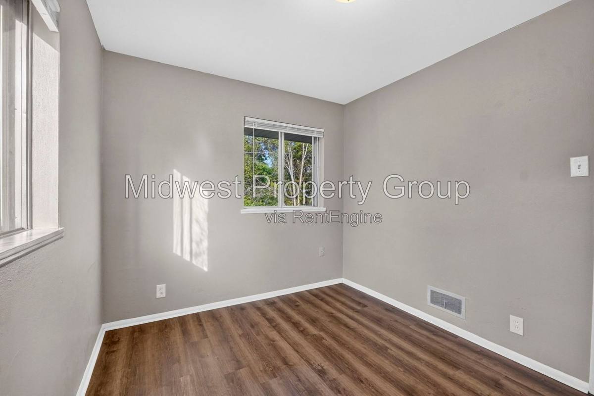 House for rent at 727 Shepley Dr, St. Louis, MO 63137
