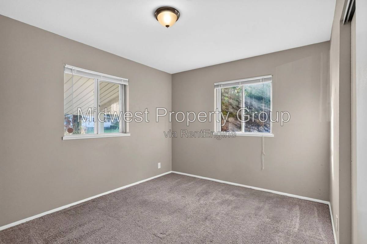 House for rent at 727 Shepley Dr, St. Louis, MO 63137