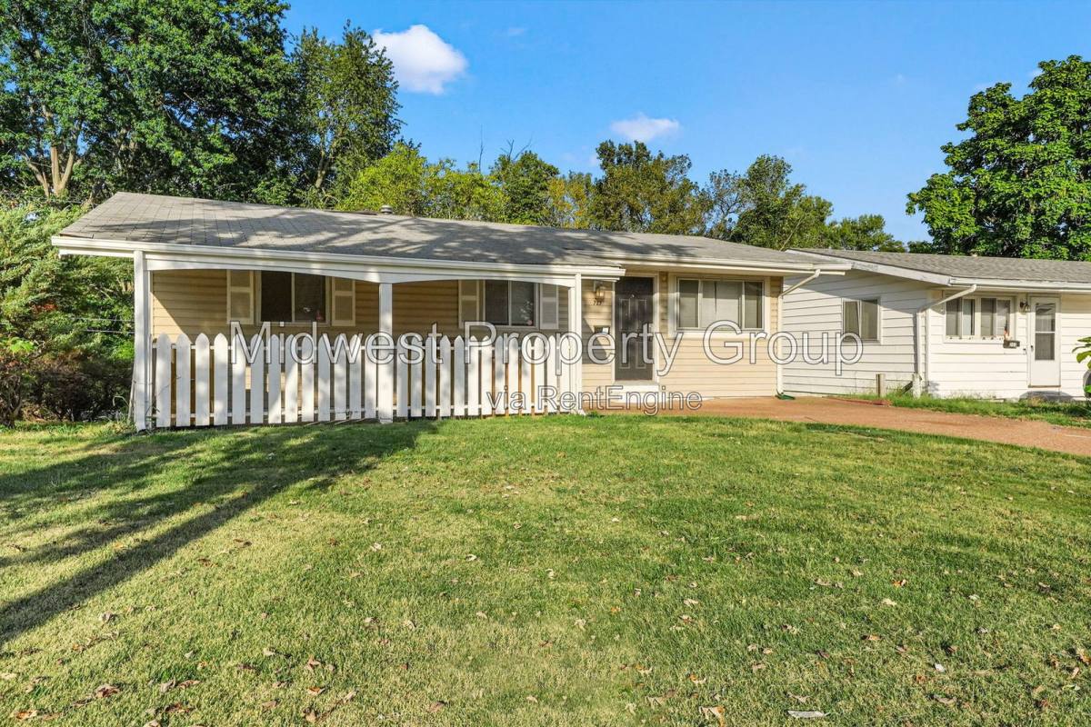 House for rent at 727 Shepley Dr, St. Louis, MO 63137