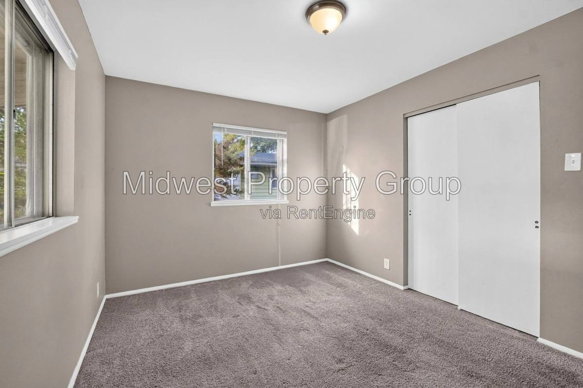 House for rent at 727 Shepley Dr, St. Louis, MO 63137