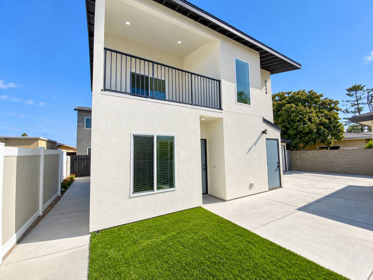 Townhouse for rent at 6246 Pontiac St, San Diego, CA 92115