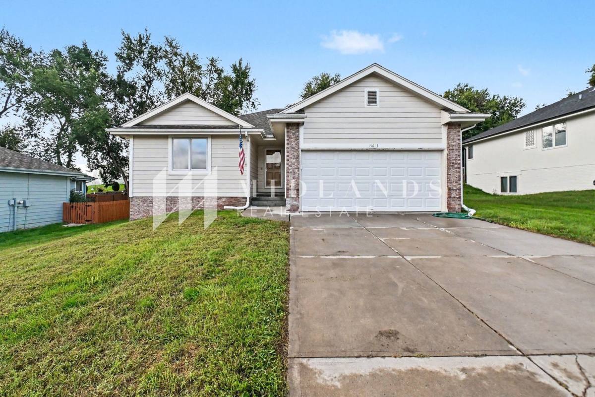 House for rent at 15613 Timberlane Dr, Omaha, NE 68136