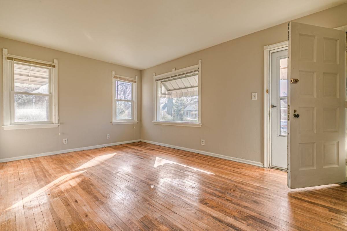 House for rent at 25301 Marsdon Ave, Euclid, OH 44132