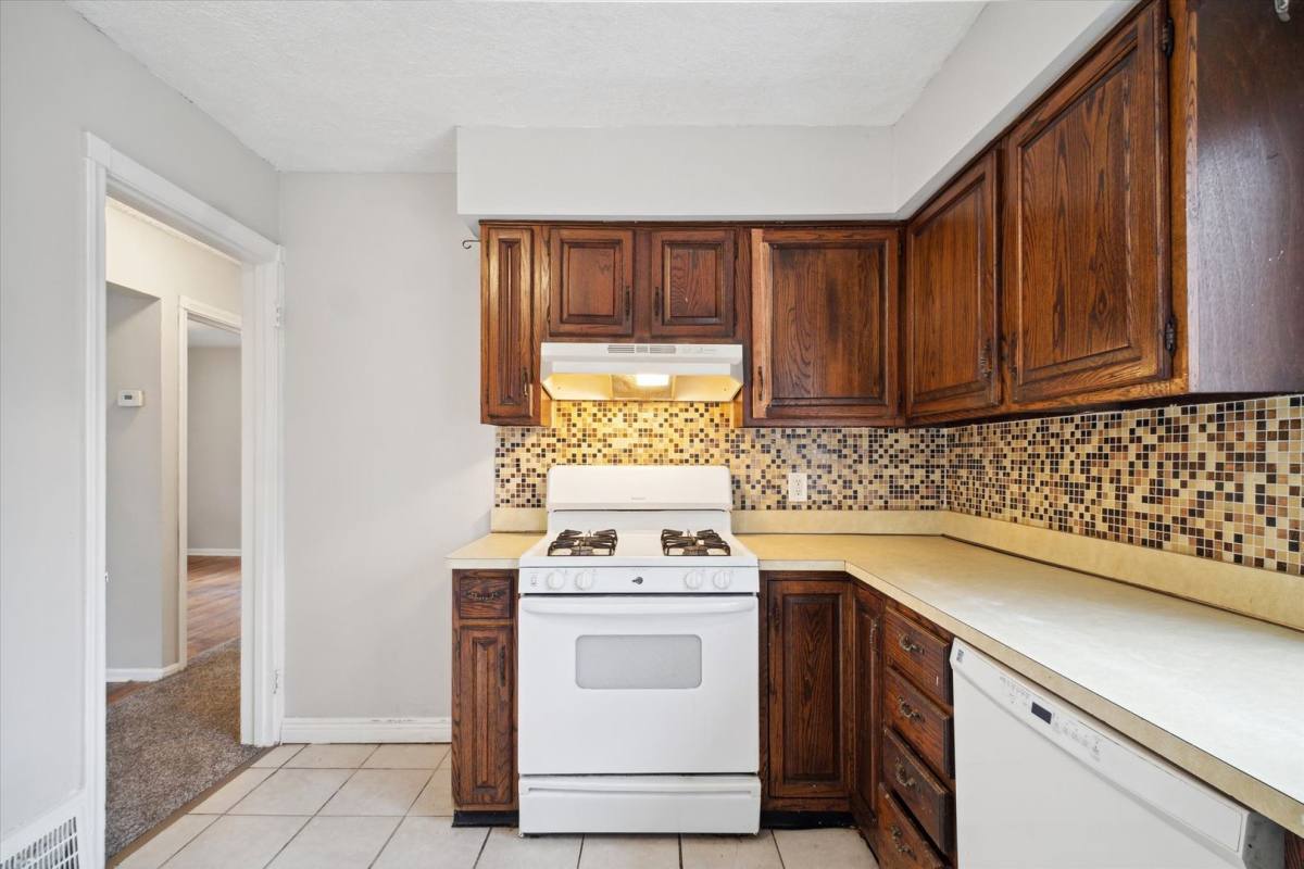 House for rent at 25301 Marsdon Ave, Euclid, OH 44132