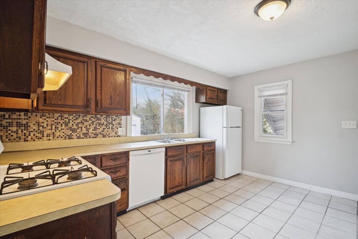 House for rent at 25301 Marsdon Ave, Euclid, OH 44132