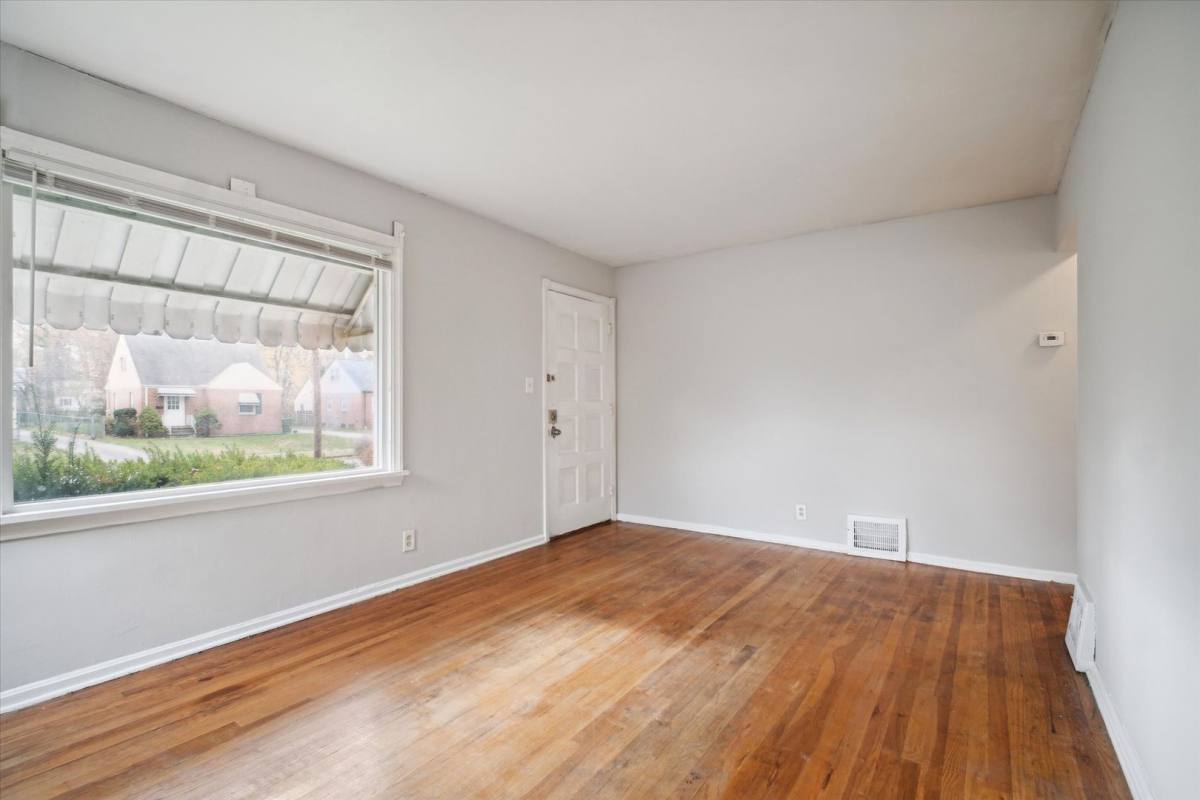 House for rent at 25301 Marsdon Ave, Euclid, OH 44132