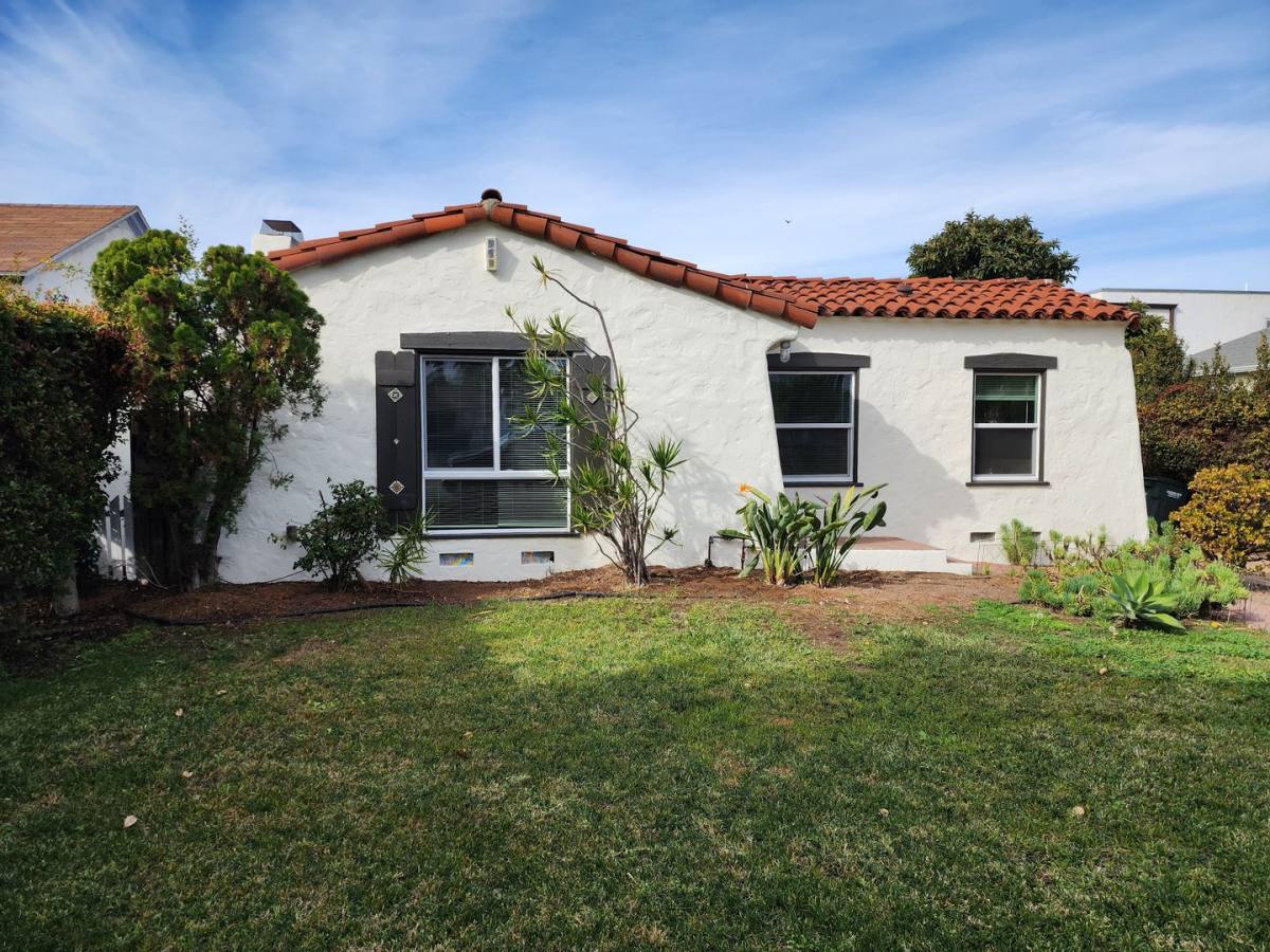 Apartment for rent at 410-412 H Ave, Coronado, CA 92118