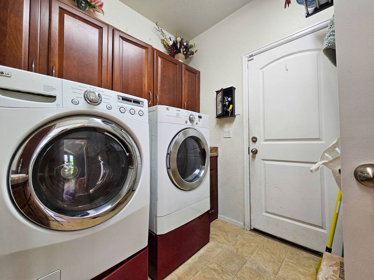 House for rent at 1550 S De Gualle Circle, Aurora, CO 80018