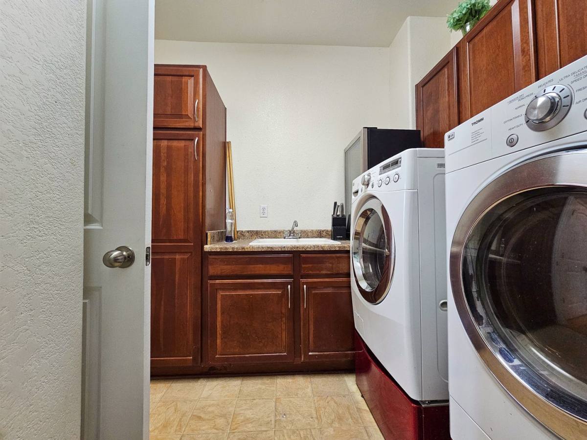 House for rent at 1550 S De Gualle Circle, Aurora, CO 80018