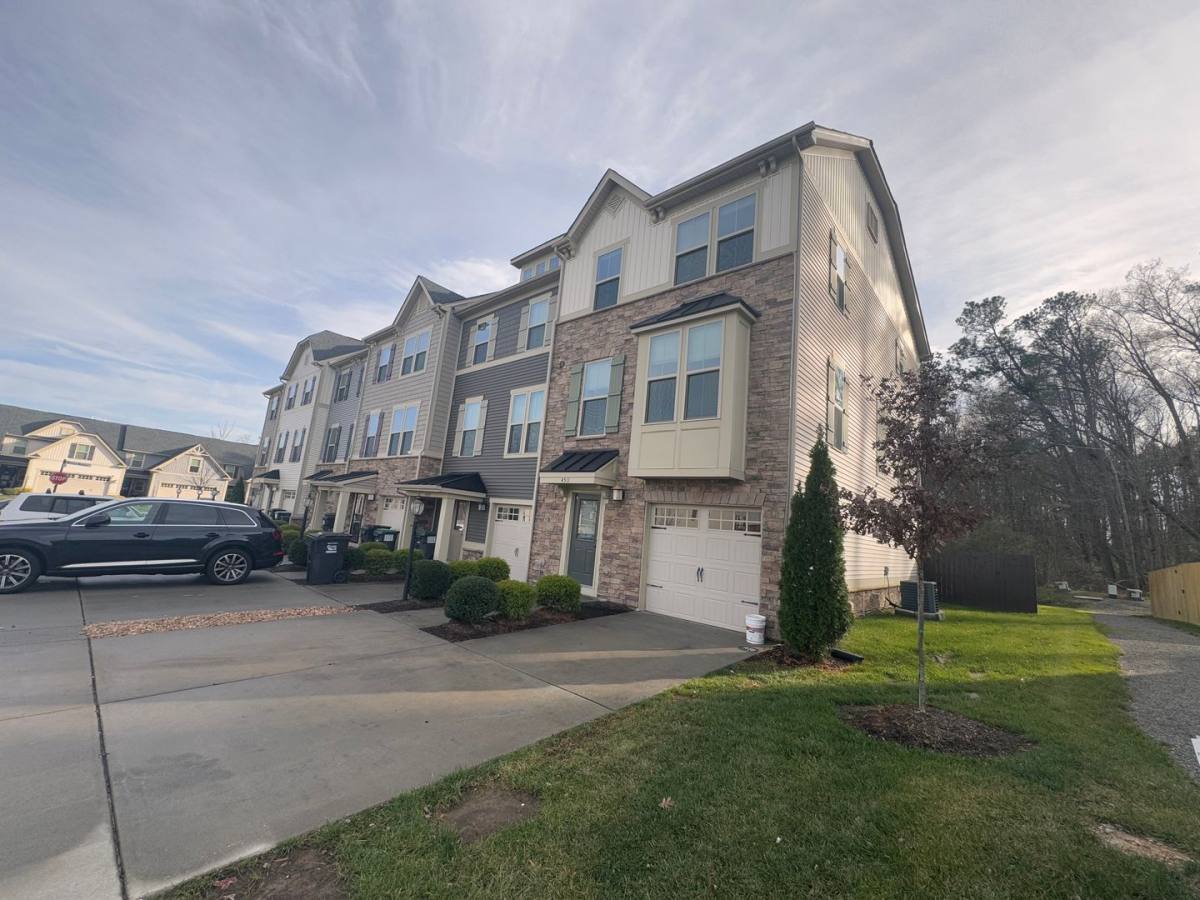 Townhouse for rent at 4511 Wistar Wds Trail, Henrico, VA 23228