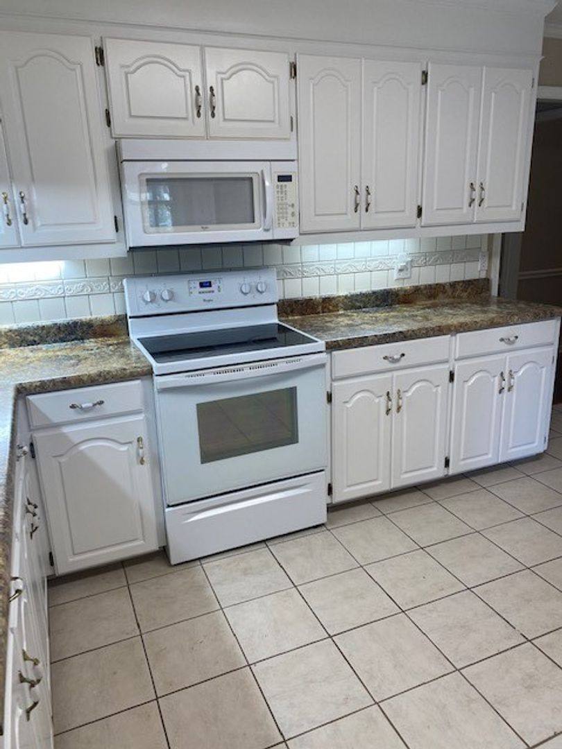 House for rent at 4712 Lakeview Estates Dr, Northport, AL 35476