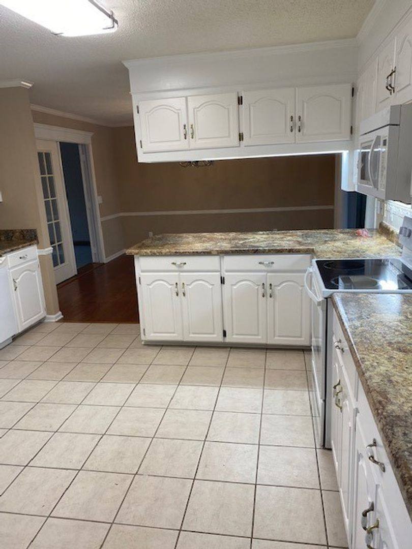 House for rent at 4712 Lakeview Estates Dr, Northport, AL 35476