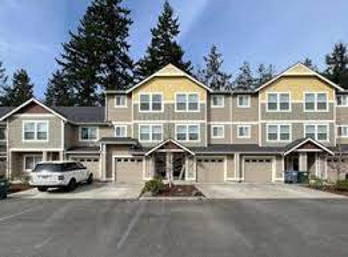 Townhouse for rent at 17800 79th Ave Court E, Puyallup, WA 98375