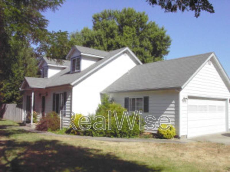 House for rent at 1844 Fruitdale Dr, Grants Pass, OR 97527