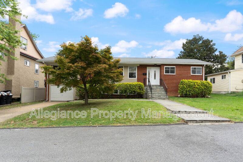House for rent at 2311 N Dinwiddie St, Arlington, VA 22207