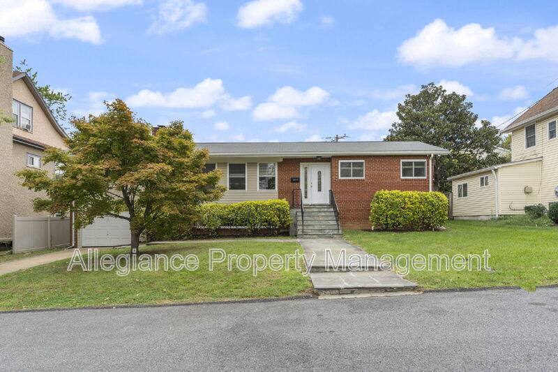 House for rent at 2311 N Dinwiddie St, Arlington, VA 22207