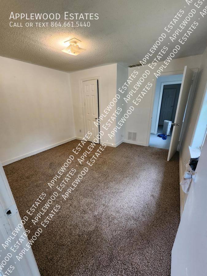 Apartment for rent at 132 Georgia St #1, Spartanburg, SC 29306