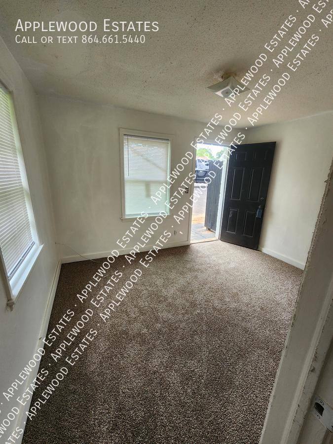 Apartment for rent at 132 Georgia St #1, Spartanburg, SC 29306