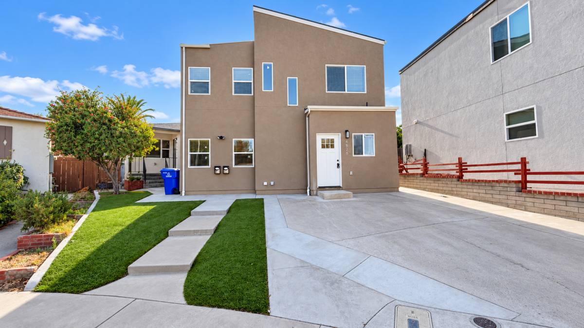 Townhouse for rent at 4828 Curry Dr, San Diego, CA 92115