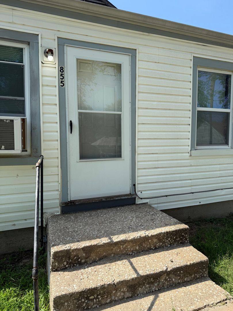 Apartment for rent at 855 S Beverly #1, Wichita, KS 67218
