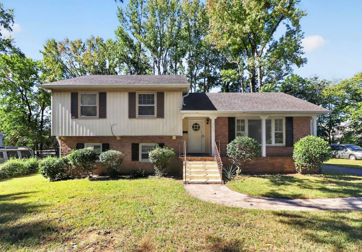 House for rent at 5200 Amity Place, Charlotte, NC 28212