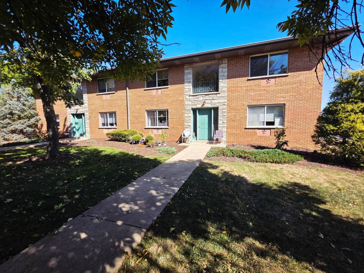 Apartment for rent at Hickory House, 3515 Lemay Ferry Rd, St. Louis, MO 63125