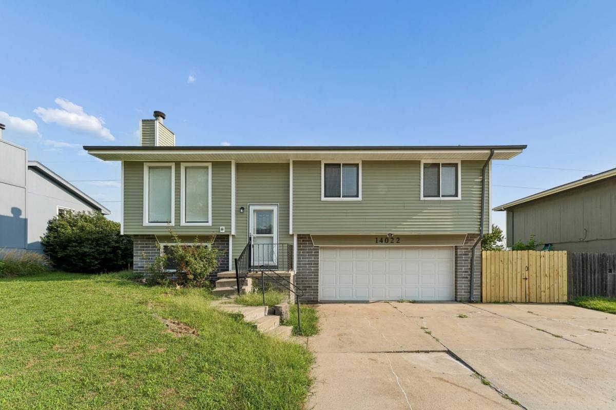 House for rent at 14022 Virginia St, Omaha, NE 68138